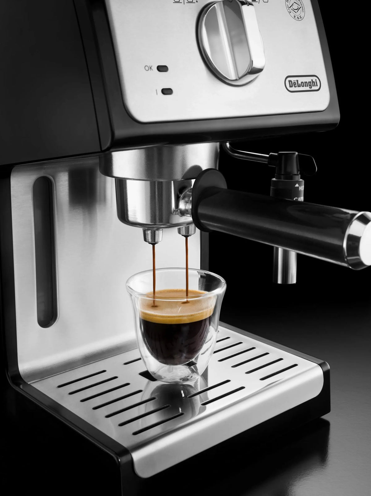De'Longhi Traditional Barista Pump Espresso Machine Coffee & Cappuccino Maker Black