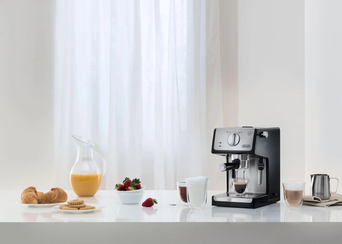 De'Longhi Traditional Barista Pump Espresso Machine Coffee & Cappuccino Maker Black